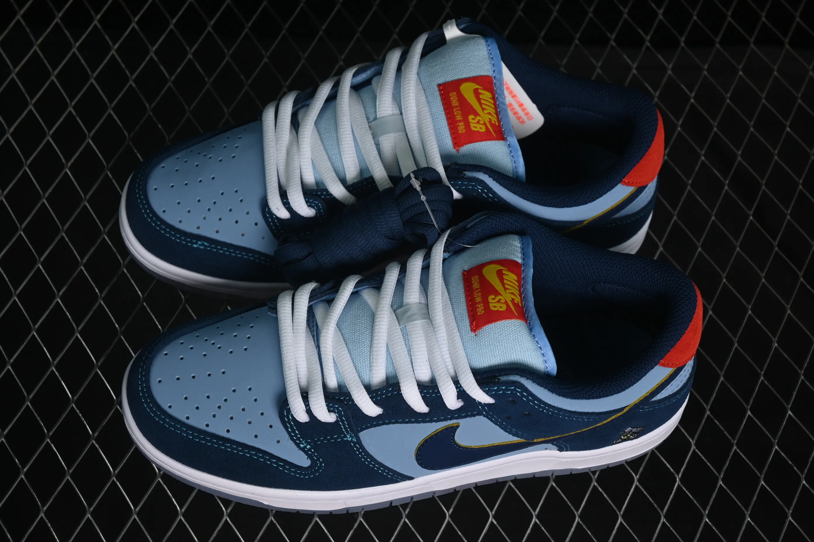 All Categories Nk SB Dunk Series Nk SB Dunk Low Low-top sneakers Nike SB Dunk Low Scratch Blue Chicken SB low-top sports and leisure sneakers DX5549-400